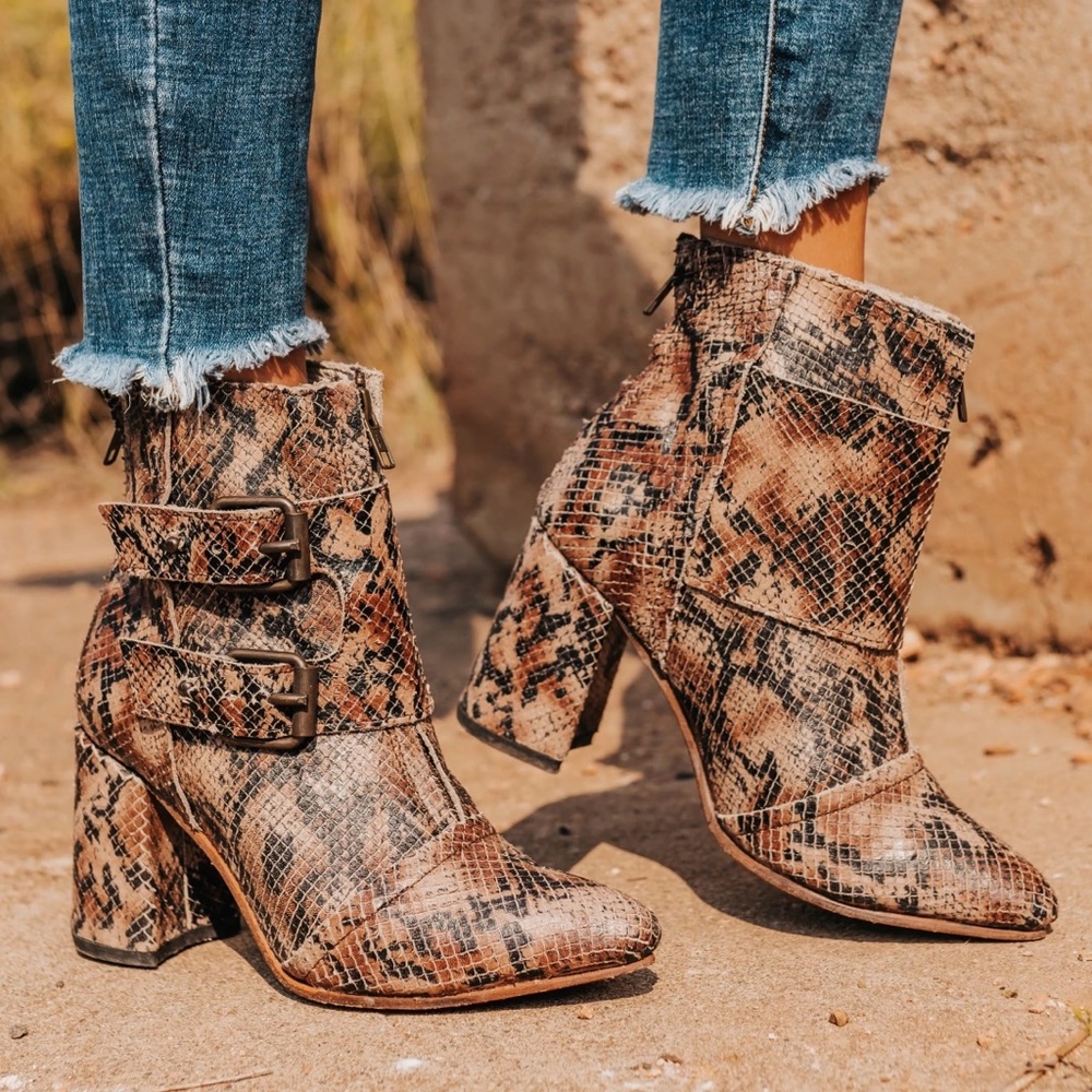 FREEBIRD By Steven | Joey boot in Brown Snake | Size 7